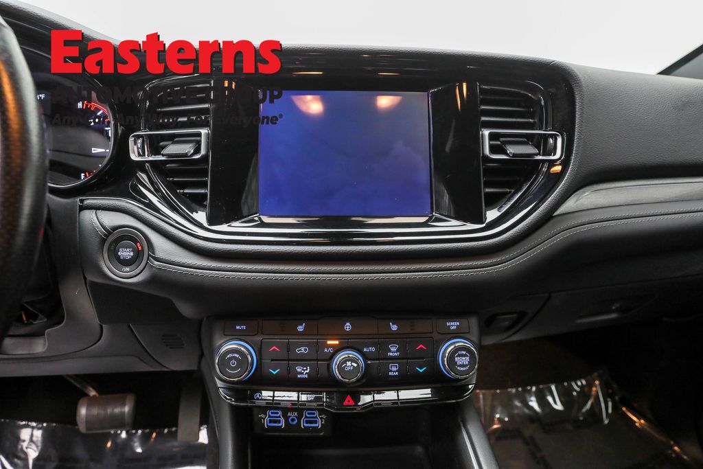 Used 2023 White Dodge SXT image 11