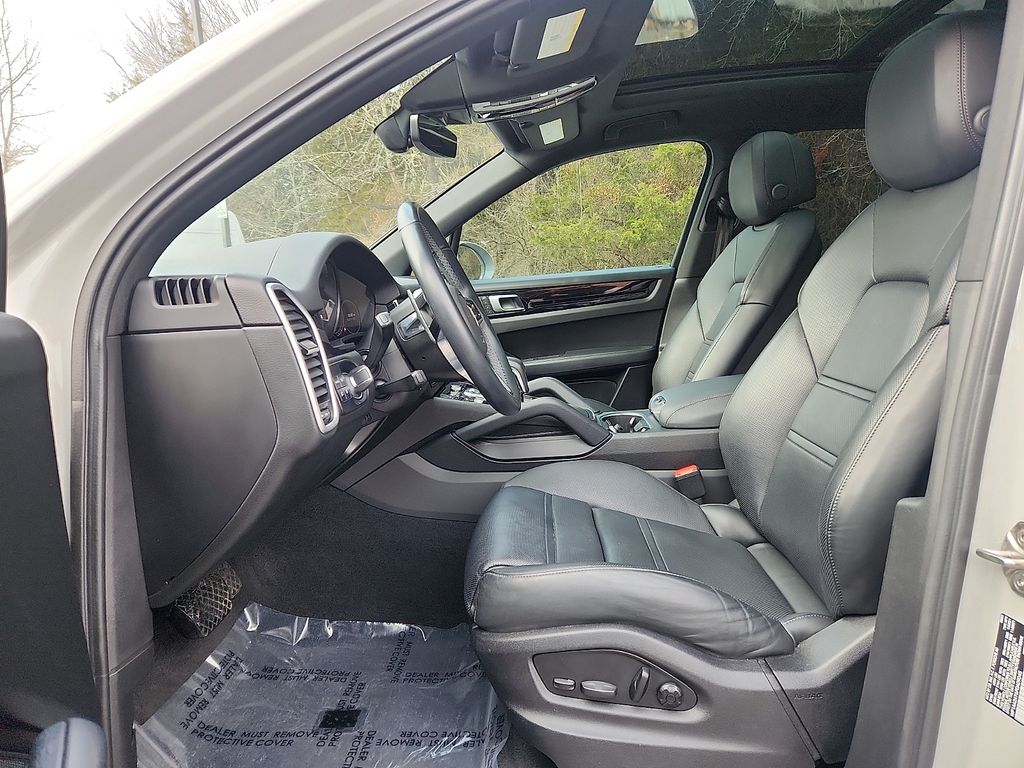 Thumbnail: 2023 Porsche Cayenne - 13