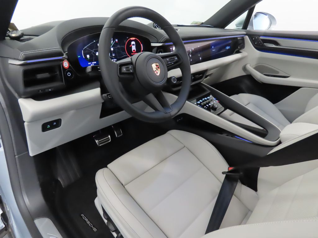 Thumbnail: 2025 Porsche Macan - 4