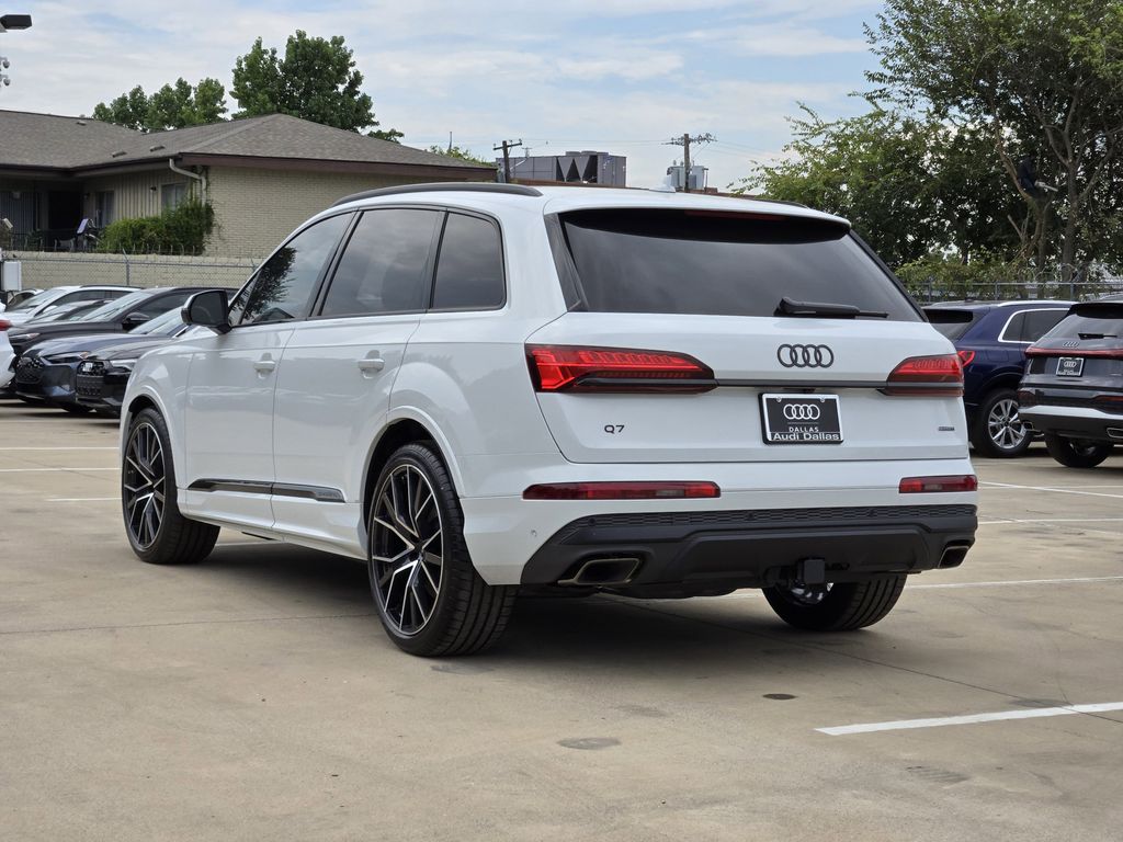 new 2025 Audi Q7 car, priced at $78,895