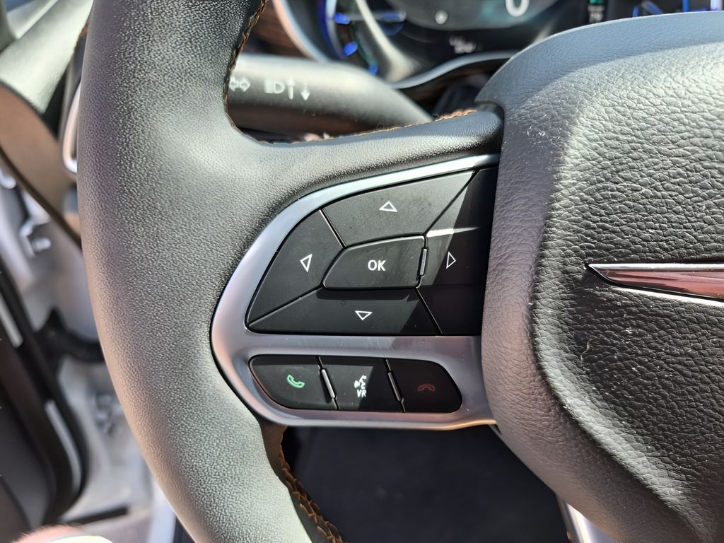 Used Car 2023 Chrysler Pacifica Hybrid  Pinnacle For Sale Under $35,000 In Austin, Texas