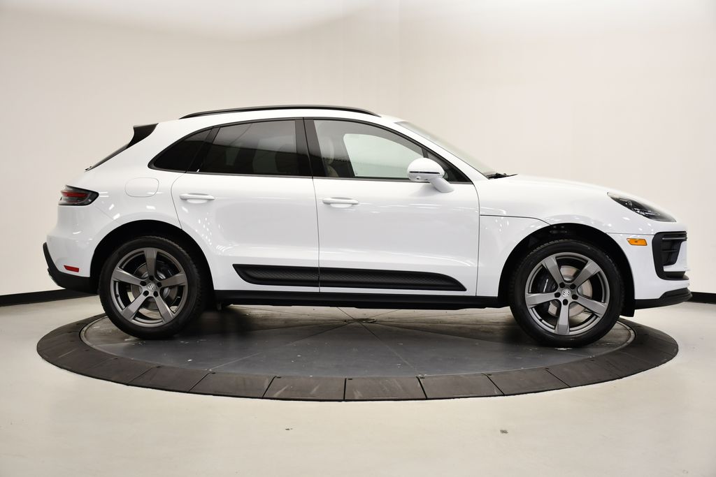 Thumbnail: 2025 Porsche Macan - 8
