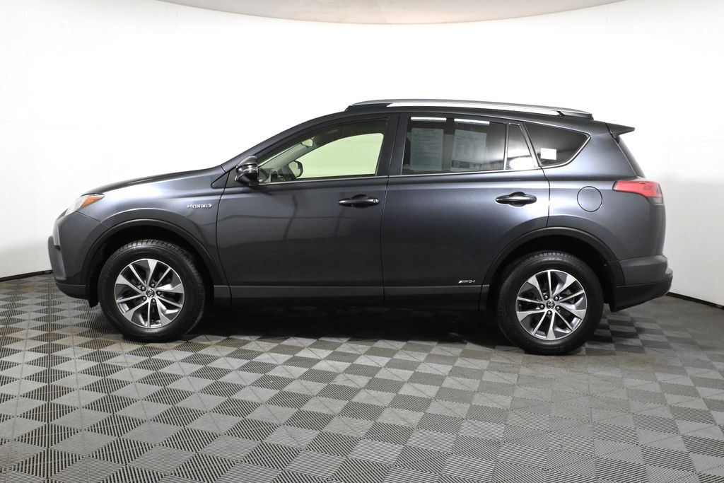 2018 Toyota RAV4 LE 2