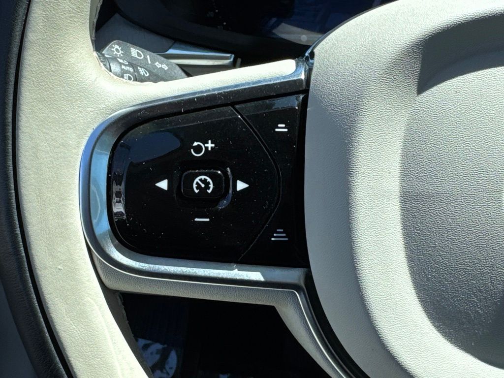 Used 2023 Volvo XC60 SUV