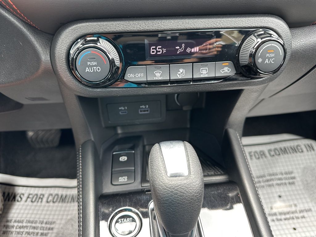 2023 Boulder Gray Pearl Nissan Kicks SR FWD SUV