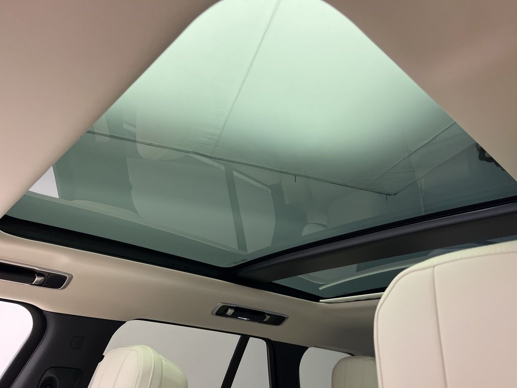 Thumbnail: 2025 Land Rover Range Rover - 21