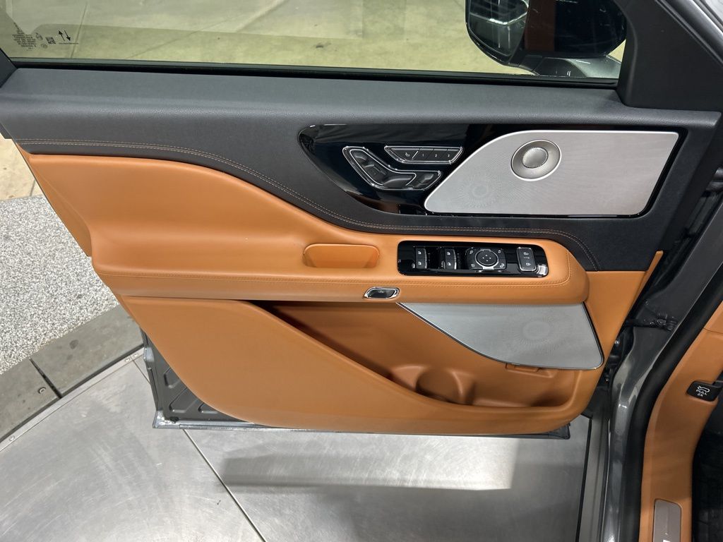 used 2025 Lincoln Aviator car, priced at $74,940