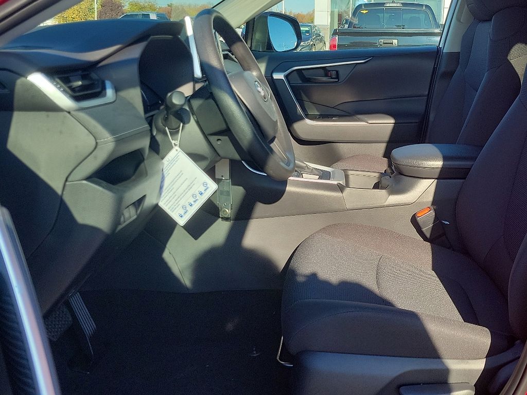 Thumbnail: 2025 Toyota RAV4 - 8