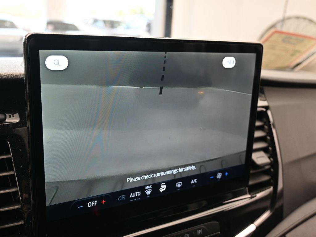 Used 2023 Oxford White Ford XLT image 22