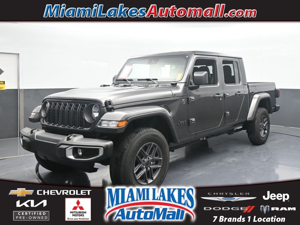 2024 Jeep Gladiator Sport S's photo