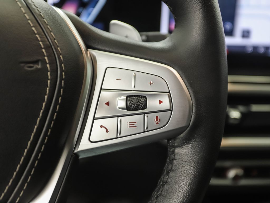 Thumbnail: 2025 BMW X7 - 13