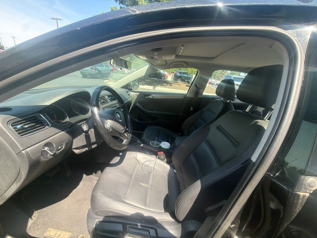 Used 2017 Black Volkswagen 1.4T SE image 13