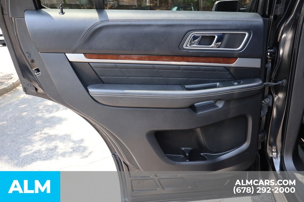 Used 2016 Black Ford Platinum image 22