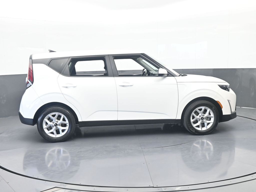 Used 2024 Snow White Pearl Kia LX image 7