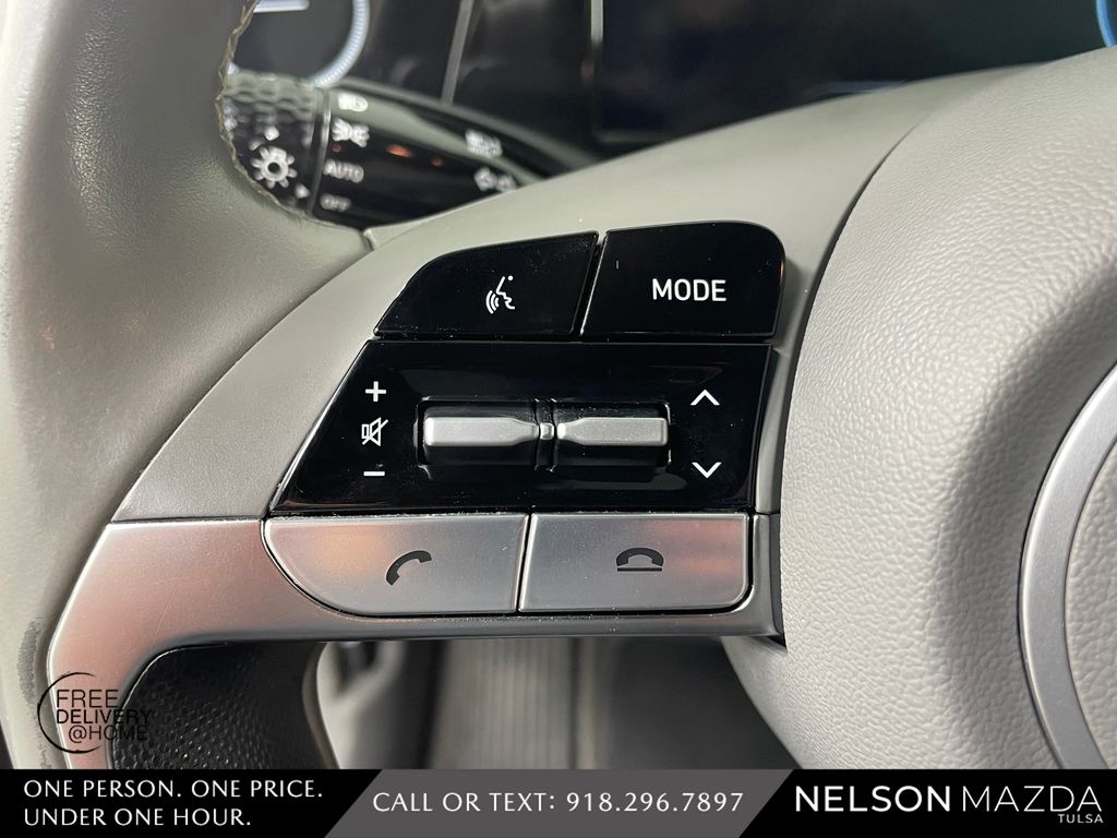 Used 2022 Black Hyundai SEL image 22