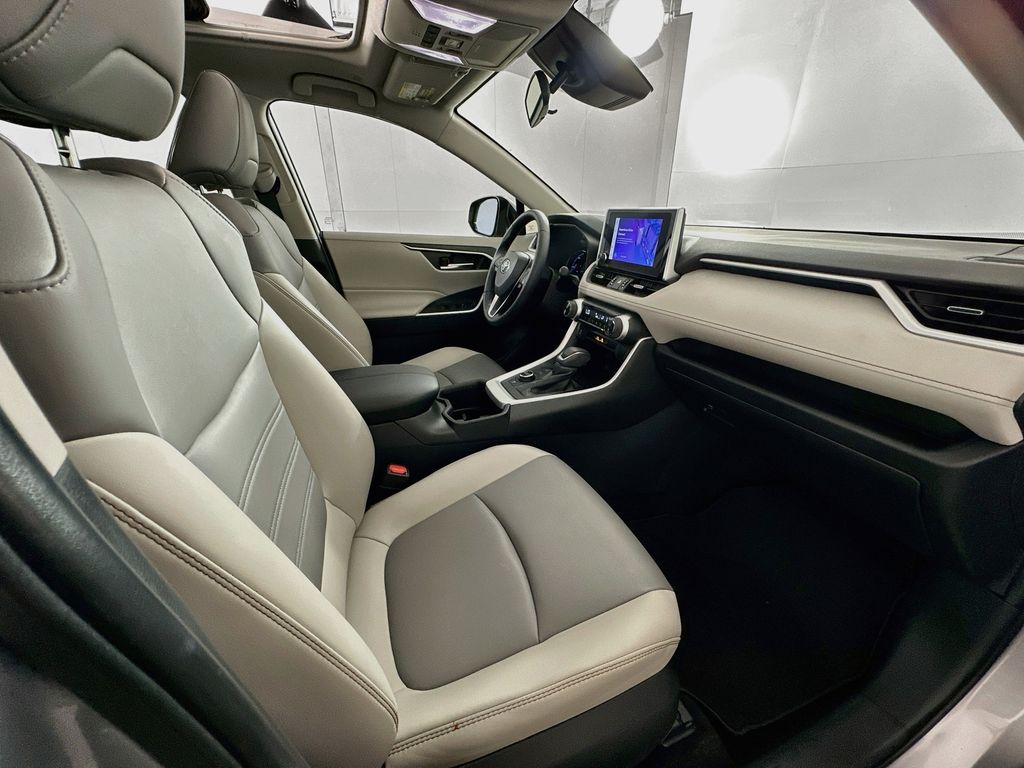 Thumbnail: 2024 Toyota RAV4 - 29
