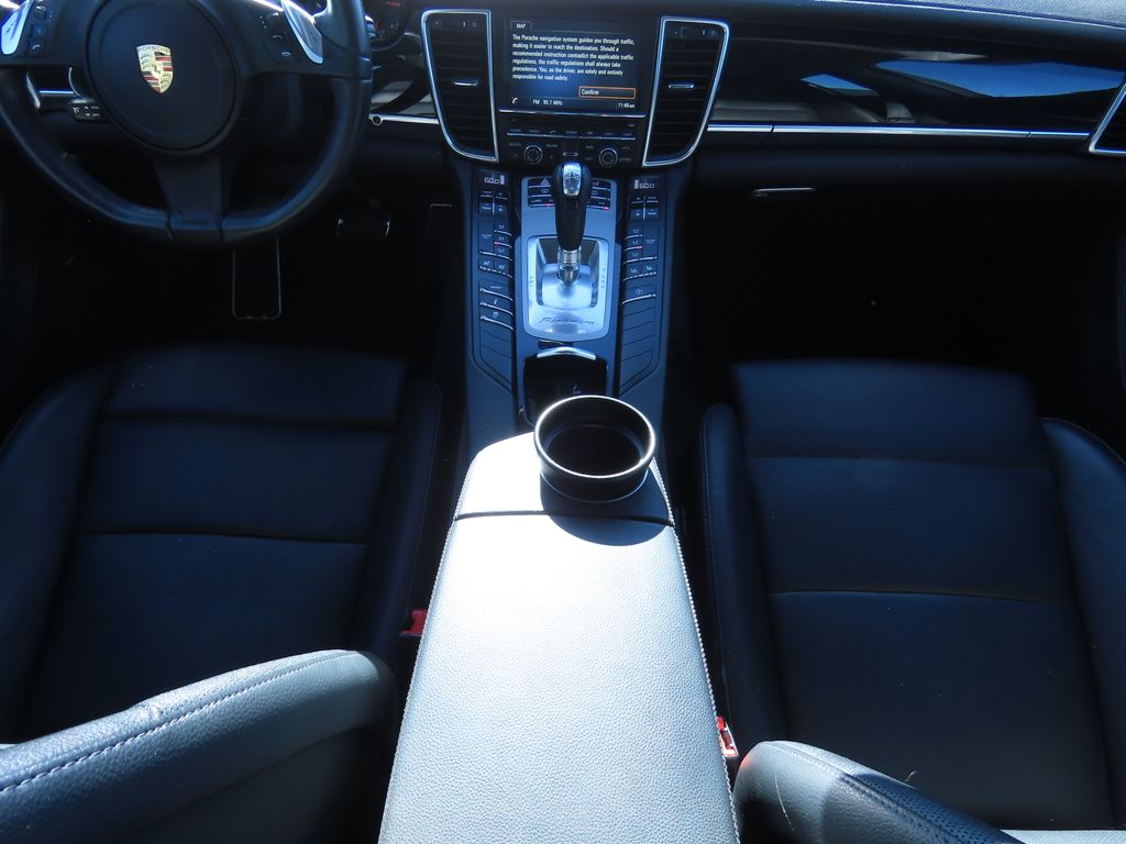 Thumbnail: 2016 Porsche Panamera - 9