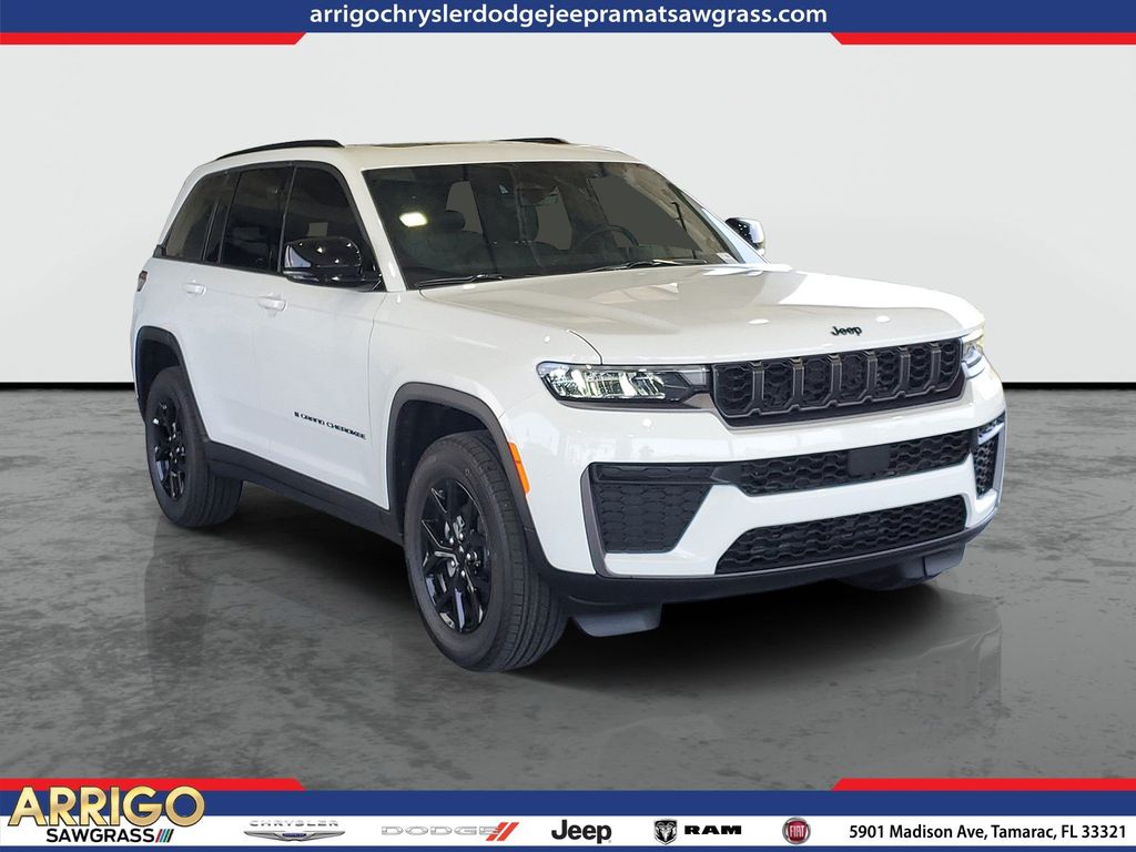 2026 Jeep Grand Cherokee Laredo Altitude