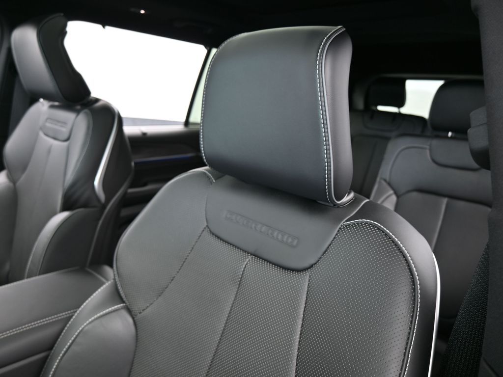 Used 2024 Baltic Gray Metallic Clearcoat Jeep Overland image 17