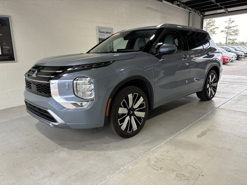 2025 Mitsubishi Outlander SEL S-AWC's photo