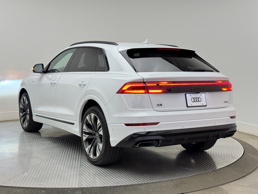 2025 Audi Q8  9