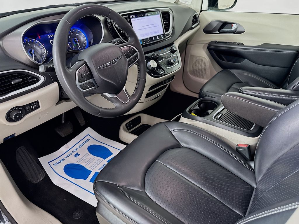 Used Car 2024 Chrysler Pacifica  Touring L For Sale Under $30,000 In Austin, Texas