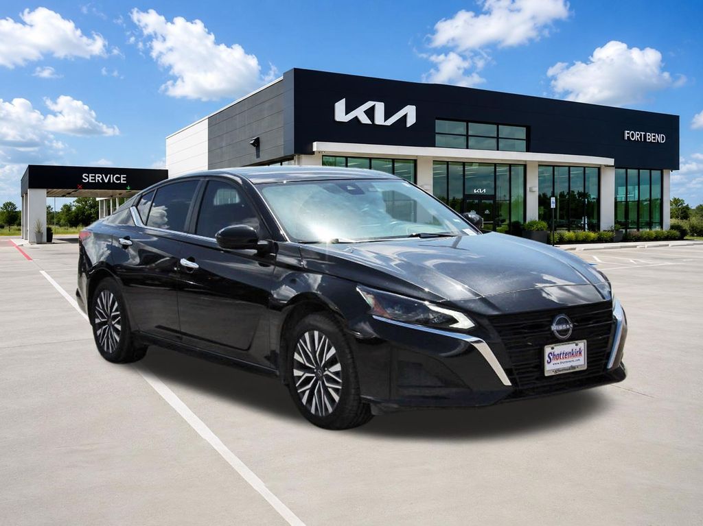 2024 Nissan Altima 2.5 SV - 2