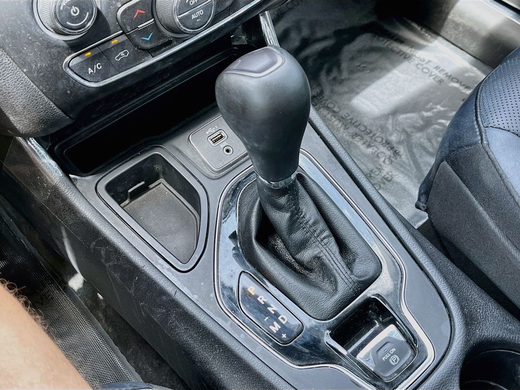 Used 2019 Gray Jeep Limited image 17