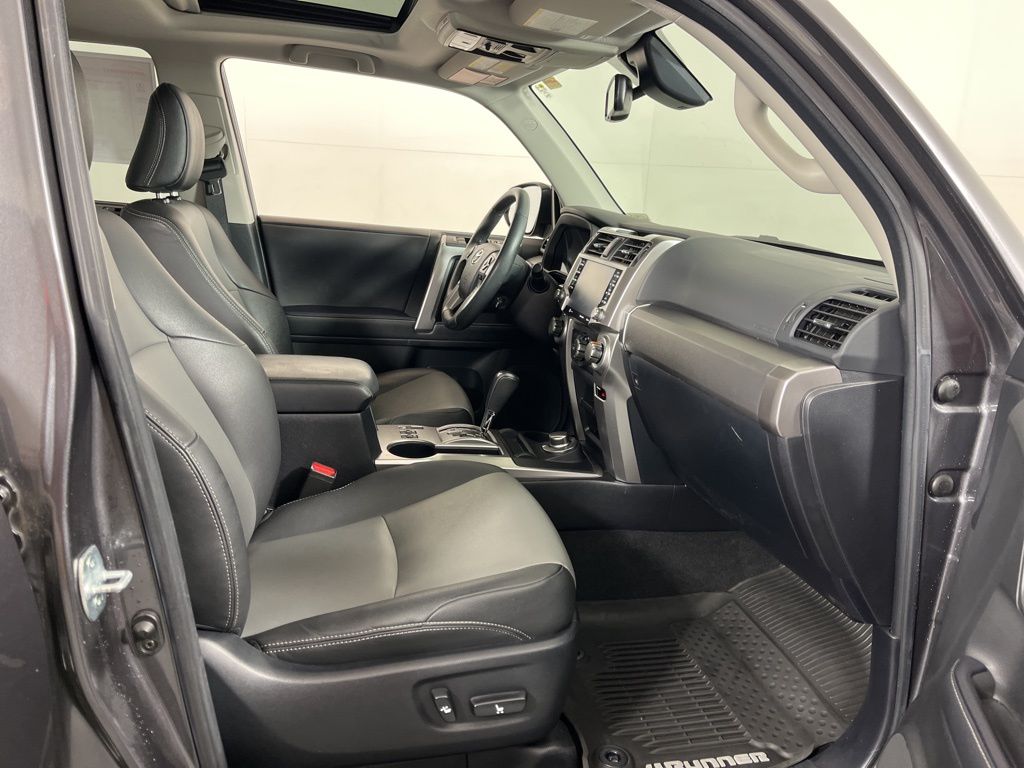 Thumbnail: 2020 Toyota 4Runner - 7