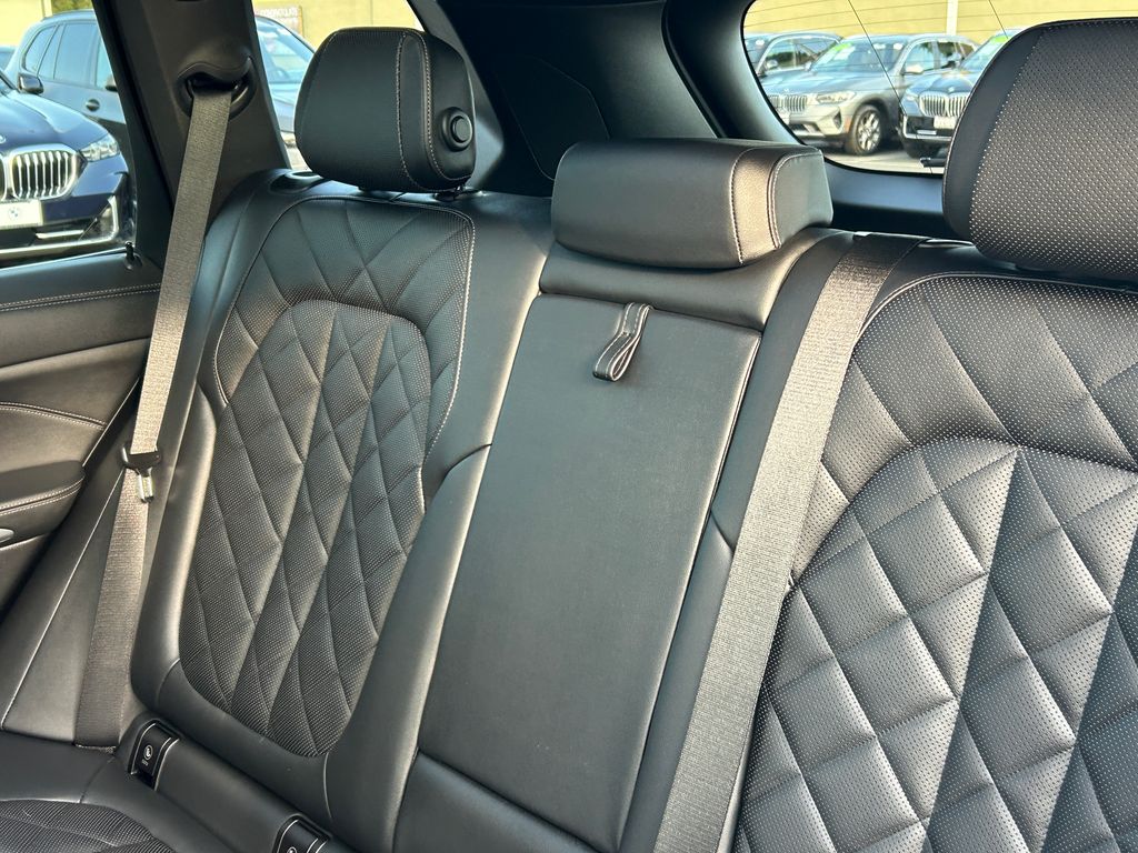 2025 BMW X5 xDrive50e 32