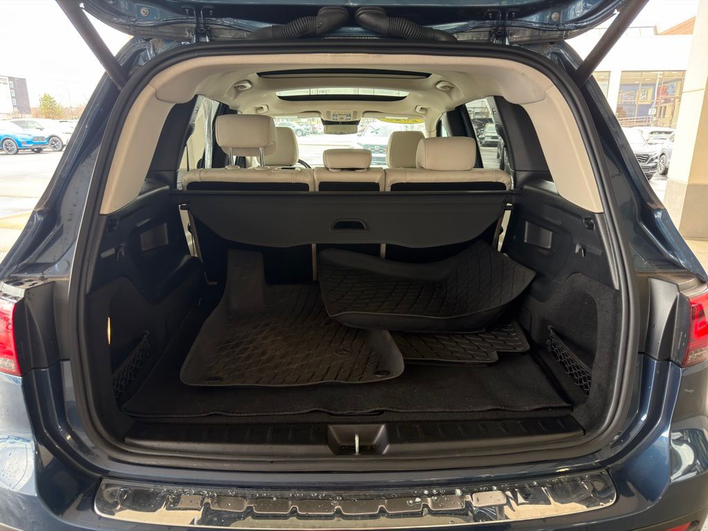 Thumbnail: 2023 Mercedes-Benz GLB - 21