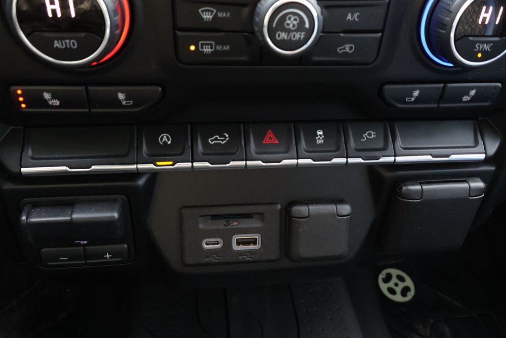 Thumbnail: 2020 Chevrolet Silverado 1500 - 28