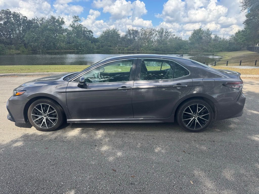 2023 Toyota Camry SE 2