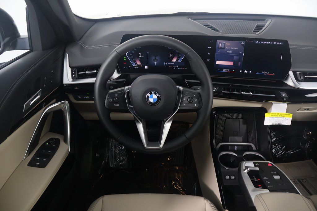 2025 BMW X2 xDrive28i 3