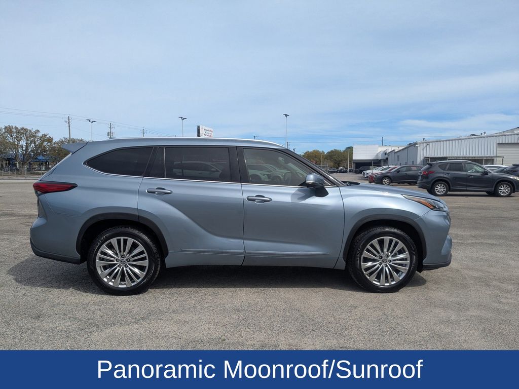 2023 Toyota Highlander Hybrid Platinum
