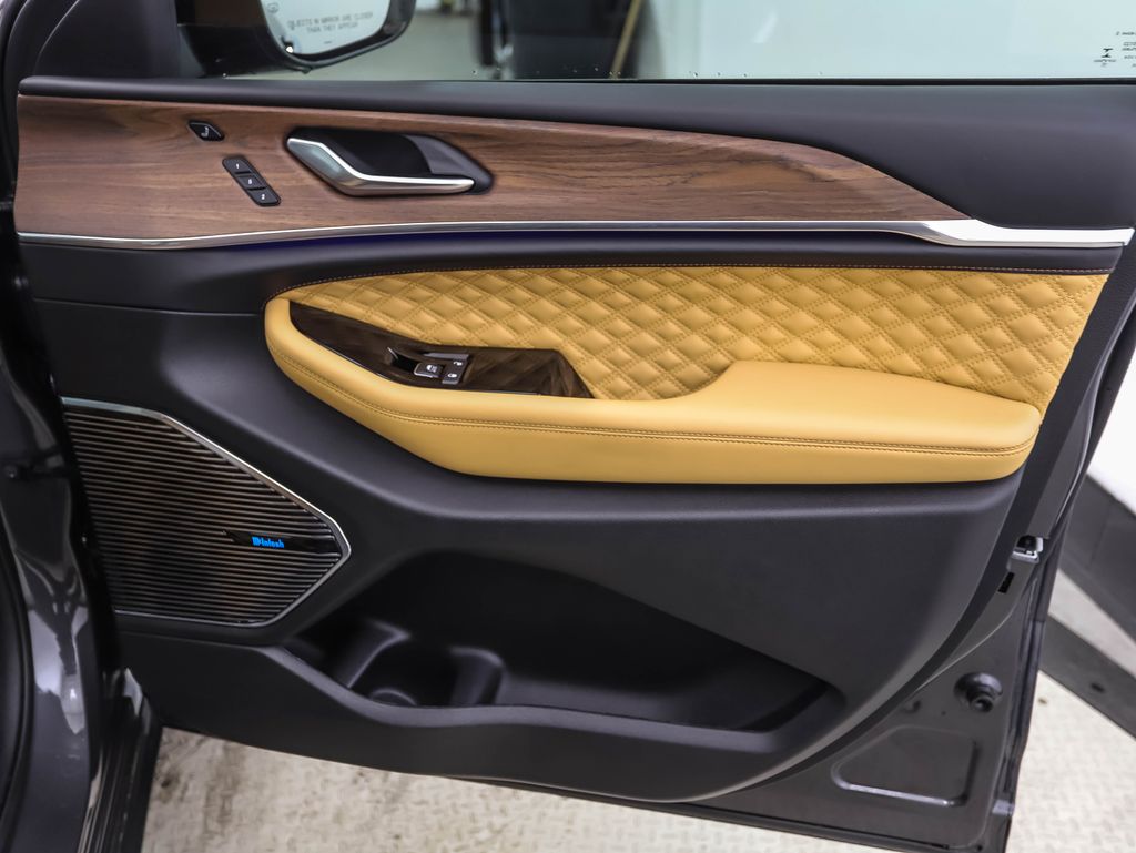 Thumbnail: 2022 Jeep Grand Cherokee - 28