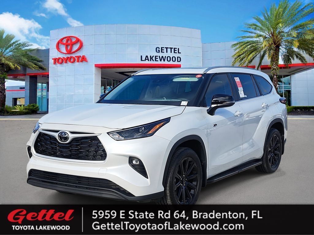 2026 Toyota Highlander XLE's photo