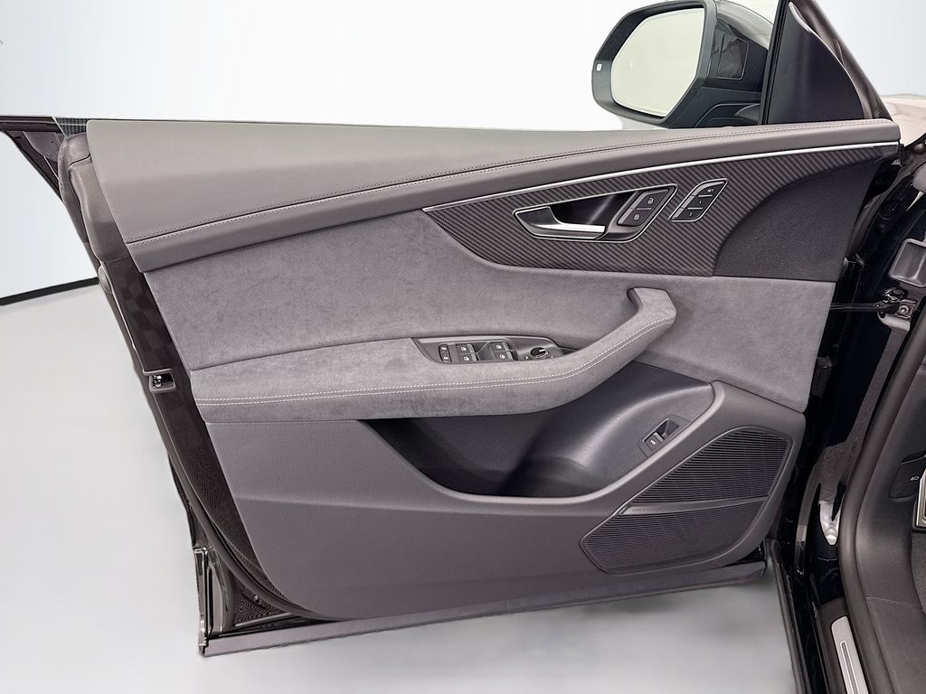 Thumbnail: 2026 Audi RS Q8 - 24