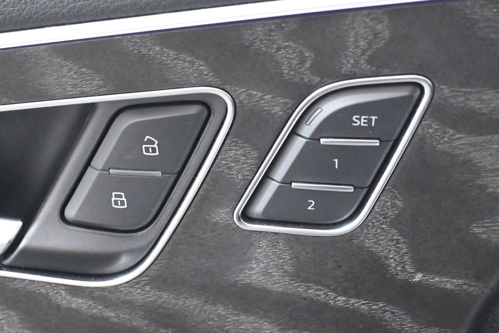 Thumbnail: 2021 Audi Q8 - 27