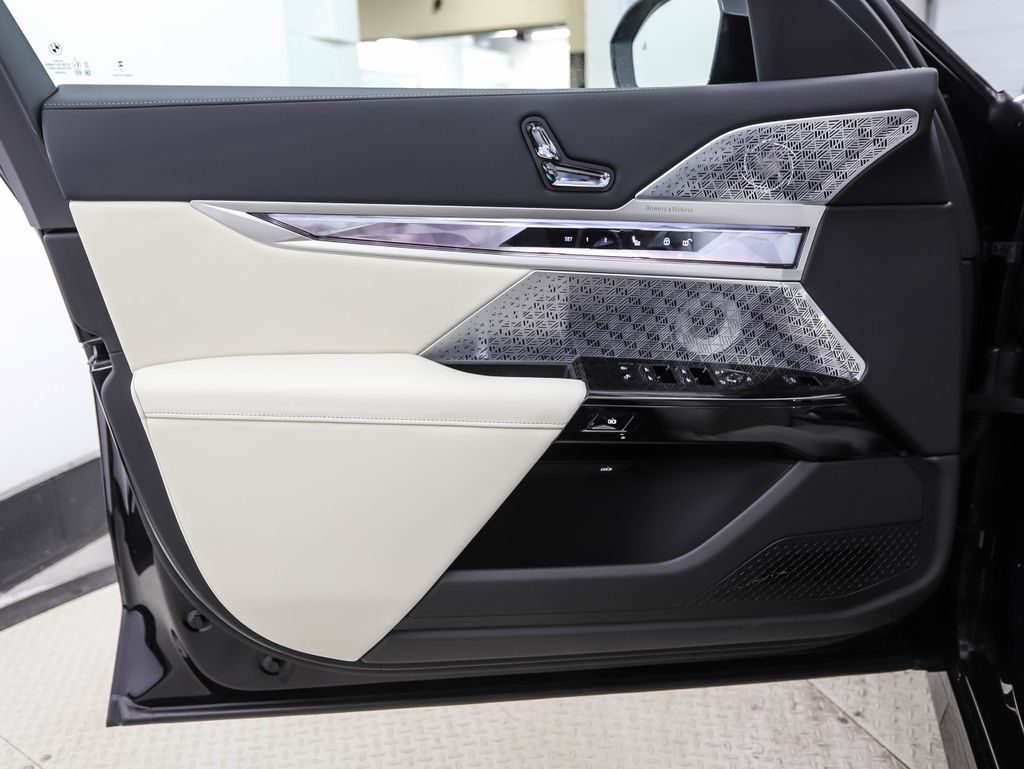 Thumbnail: 2026 BMW 7 Series - 9