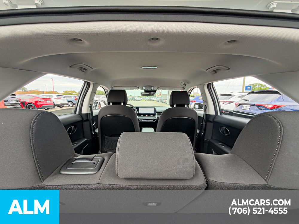Used 2025 White Hyundai SE image 16