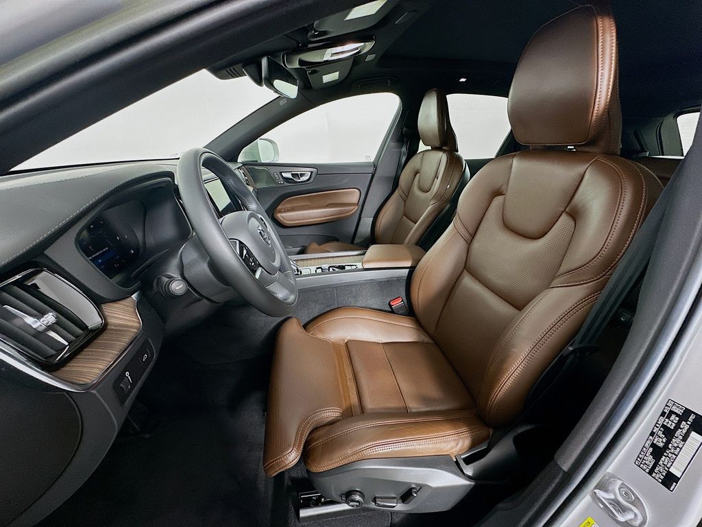 2022 Volvo XC60 B5 Inscription 21