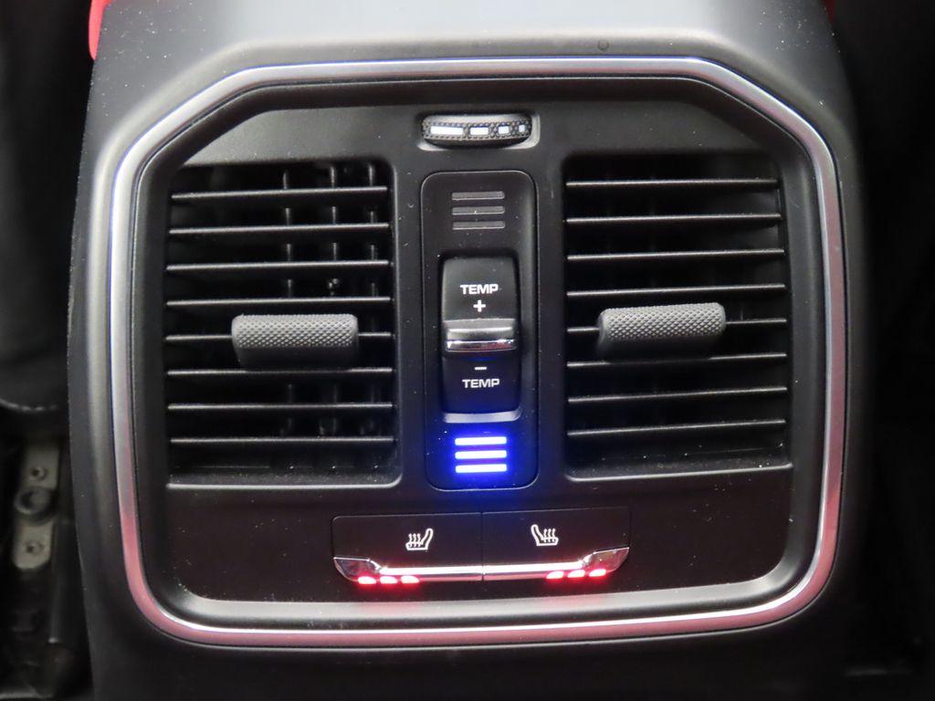 Thumbnail: 2024 Porsche Macan - 32