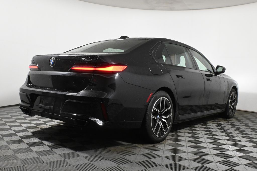 Thumbnail: 2024 BMW 7 Series - 6