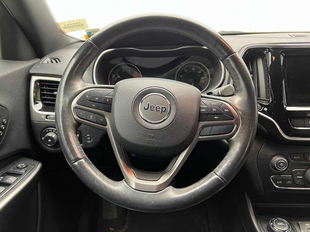 Thumbnail: 2019 Jeep Cherokee - 16