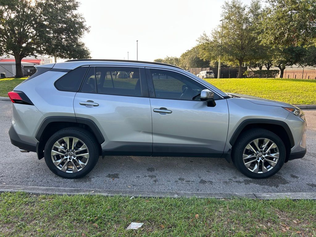 2021 Toyota RAV4 XLE Premium 6
