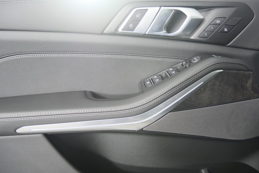 Thumbnail: 2026 BMW X5 - 9