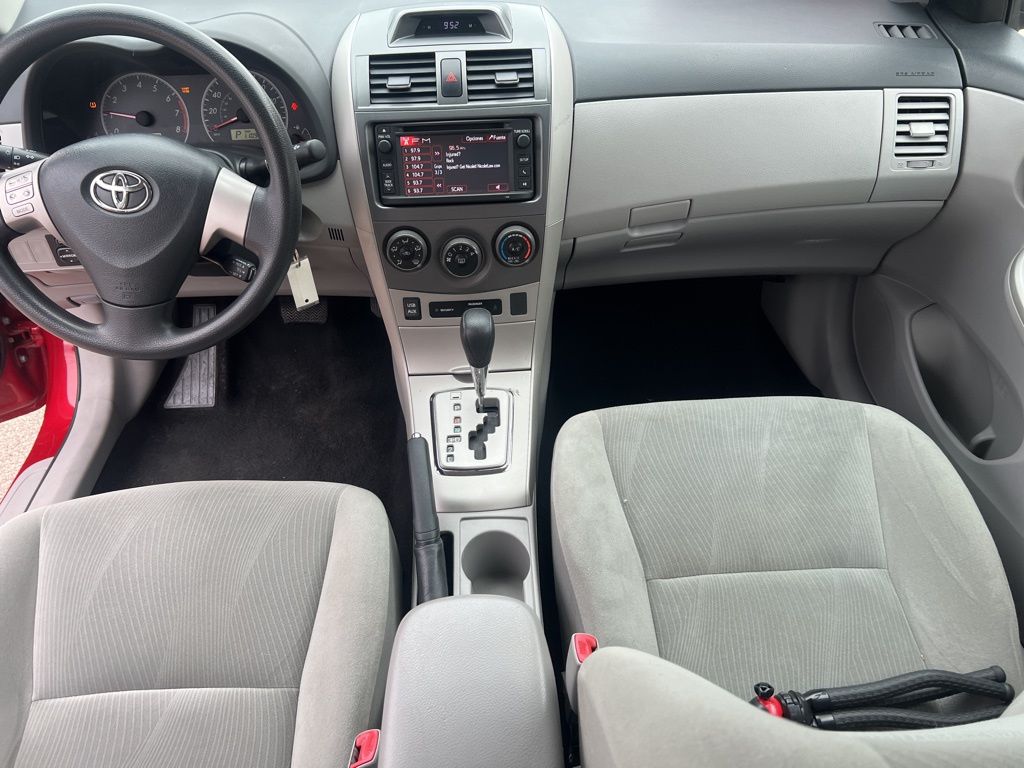 2013 Toyota Corolla L photo