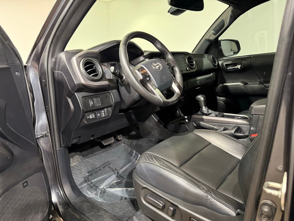 Thumbnail: 2020 Toyota Tacoma - 16