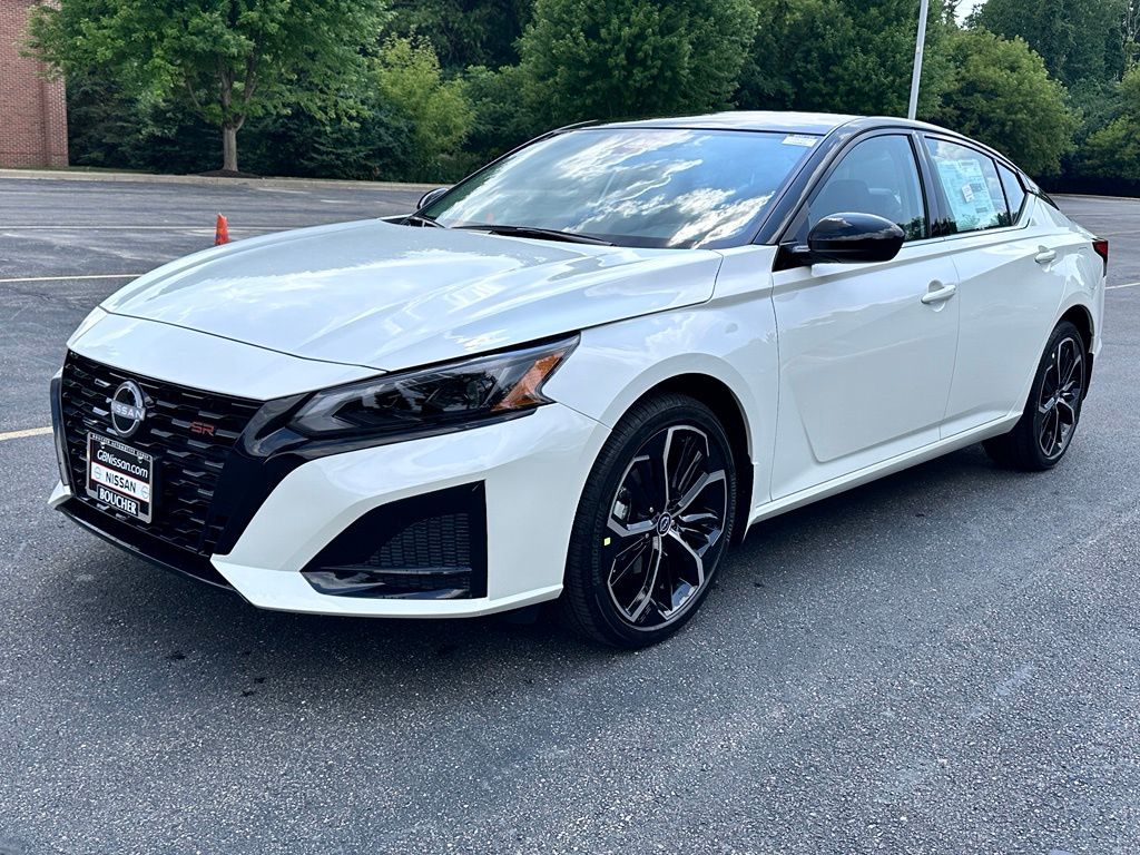 New 2026 Pearl White/Super Black Nissan 2.5 SR image 7